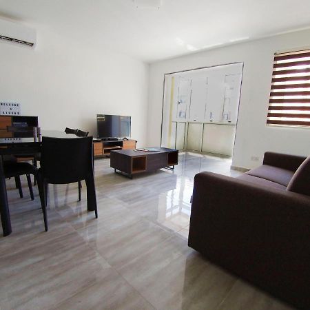 F7 Room 2, Private Bedroom Two Single Beds Shared Bathroom In Shared Flat Msida Buitenkant foto