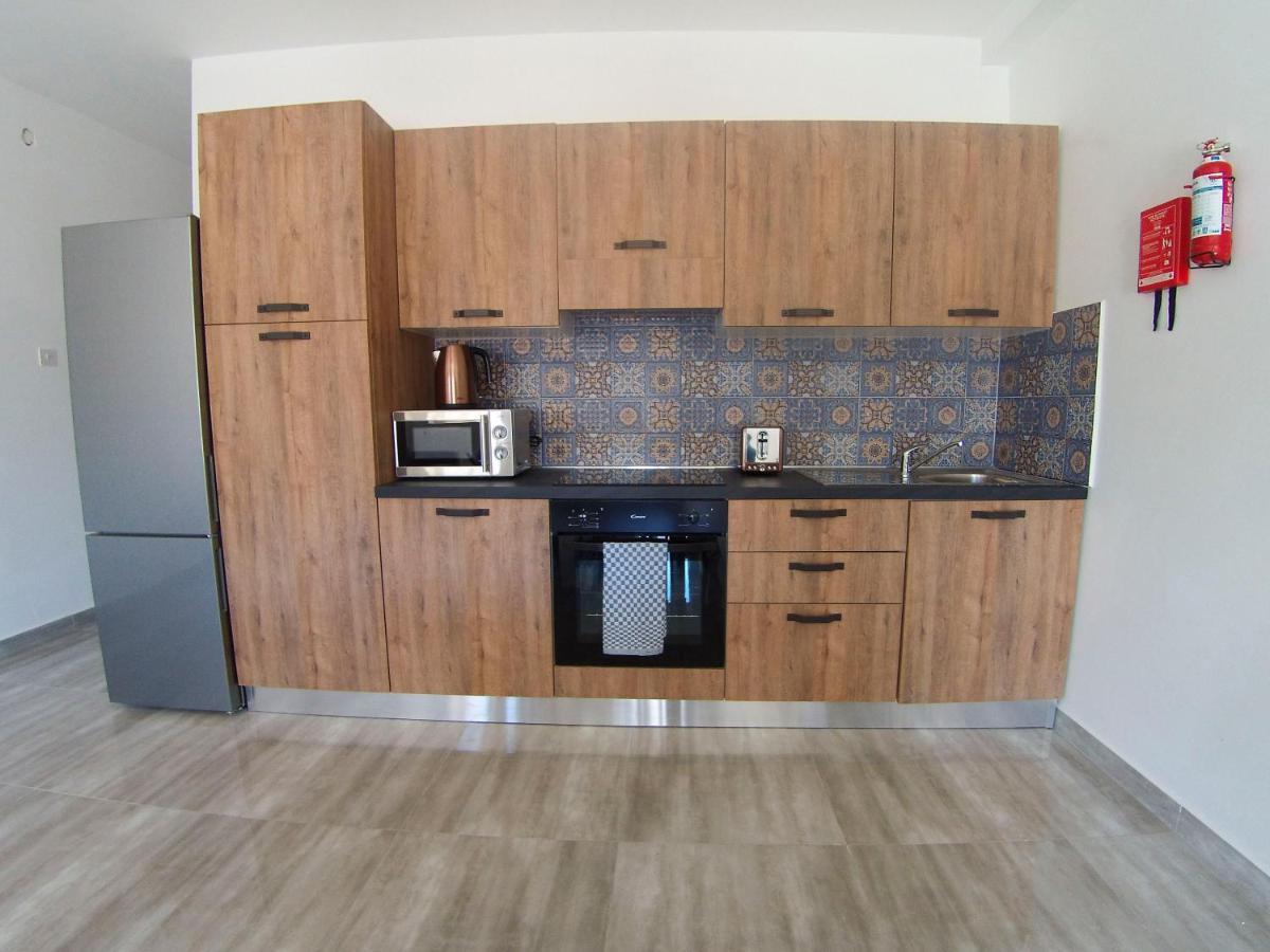 F7 Room 2, Private Bedroom Two Single Beds Shared Bathroom In Shared Flat Msida Buitenkant foto