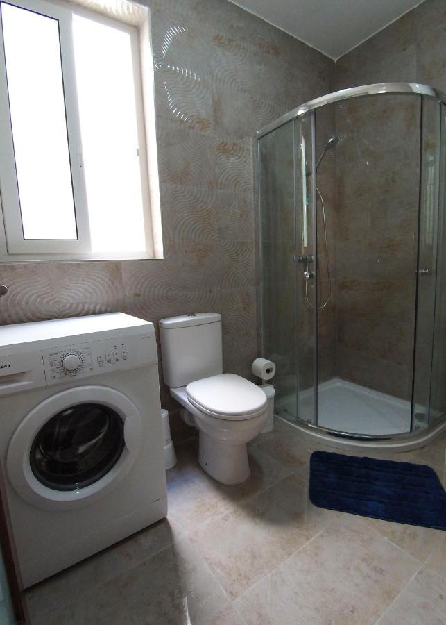 F7 Room 2, Private Bedroom Two Single Beds Shared Bathroom In Shared Flat Msida Buitenkant foto
