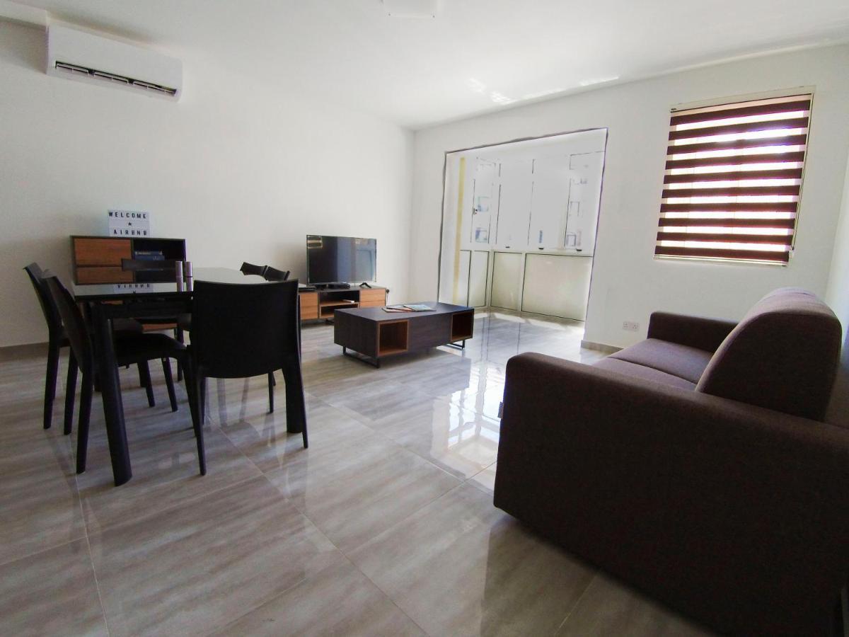 F7 Room 2, Private Bedroom Two Single Beds Shared Bathroom In Shared Flat Msida Buitenkant foto