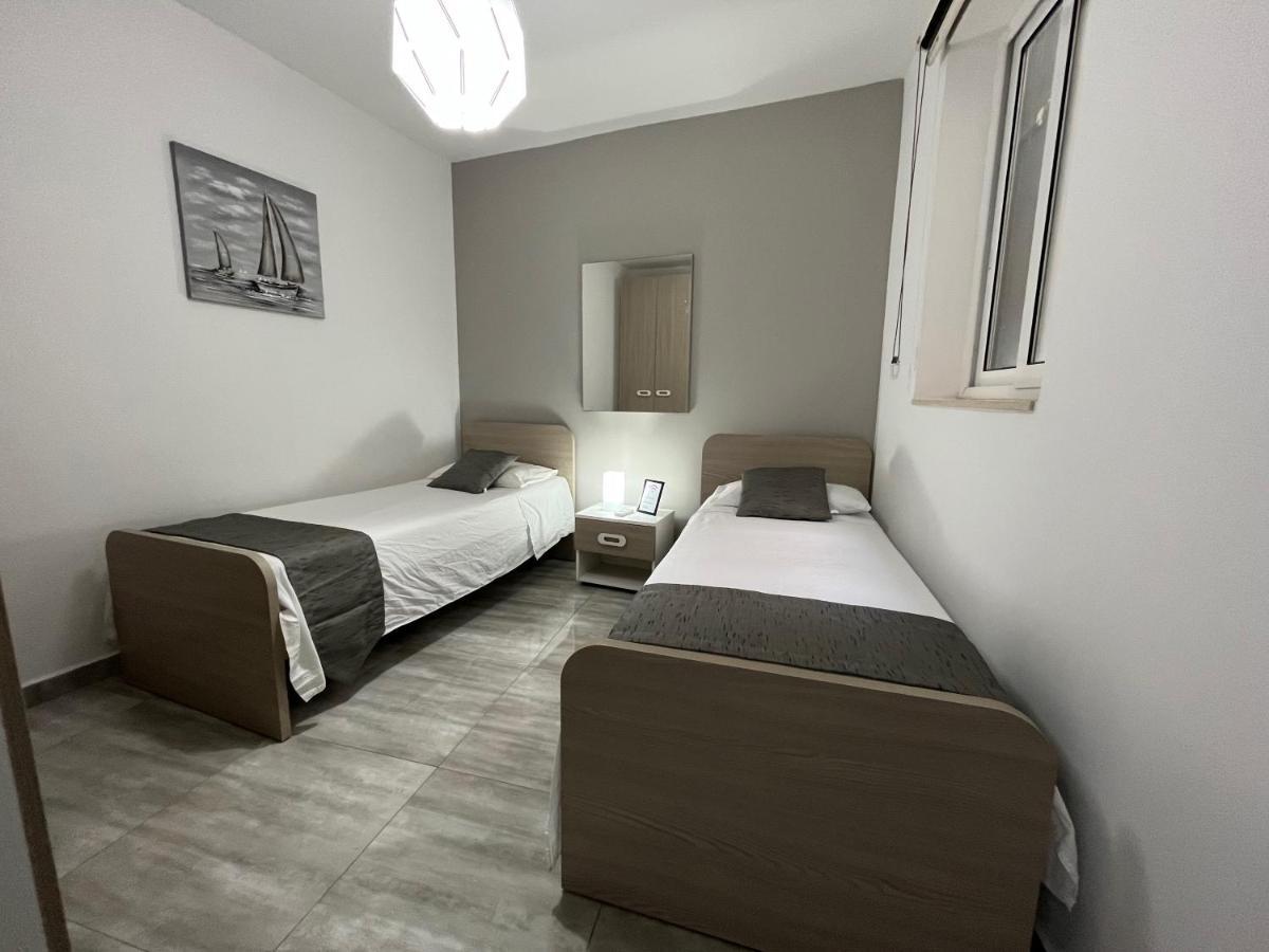 F7 Room 2, Private Bedroom Two Single Beds Shared Bathroom In Shared Flat Msida Buitenkant foto